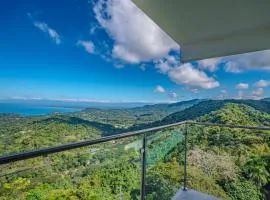 Panoramic ocean view condo-pools-gym-fast internet