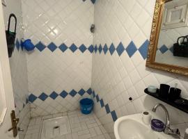 Petit Apparemment pas chère à 3km du grand stade de rabat, Hotel in Temara