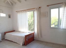 Casa Boreal dptos estilo casa, hotel in Puerto Madryn