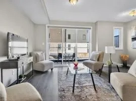 Modern 4BR Ottawa Townhouse Free Parking