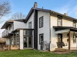 Modern 5BR Home with Mtn Views BBQ & Pool Table