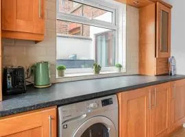 Free Parking in Warrington, Ideal for contractors, Pool Table, Long stays