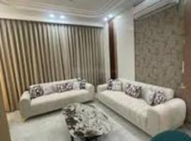 Acme Heights, Hotel in Lāndrān