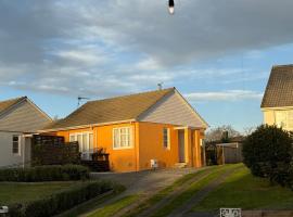 The Orange Cottage, hotel in Hamilton