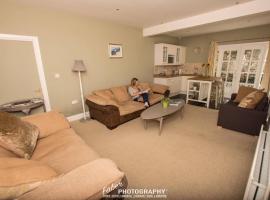 The Castle Apartment, hotelli kohteessa Strangford