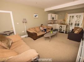 The Castle Apartment, hotel v destinaci Strangford