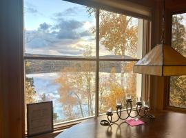 Suite luxueuse face au Lac Pohenegamook, готель у місті Pohénégamook