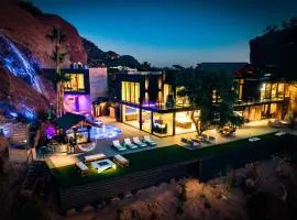 Luxury Camelback Mountain with Pool, Waterfall, Golf, Views