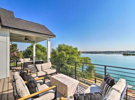 Lakefront Moses Lake Home with Dock and Game Room, Hotel in Moses Lake