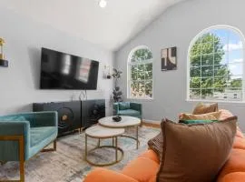 Modern 3BR Near NYC with Pool Table