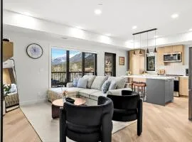 3BR Rockies Have Sleeps 8 with Hot Tub Pool and Mtn Views