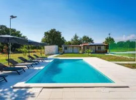 Holiday Home with Pool in Posedarje 54923