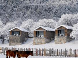 半渡-安那达野奢酒店-香格里拉店，位于香格里拉的酒店