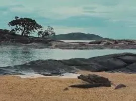 Suítes Guarapari poucos passos do mar