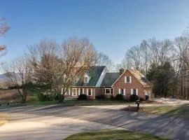 Asheville Cloud Nine Hot TubGym & Private Cinema