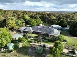 Pet Friendly Studio with Views Near Hahndorf