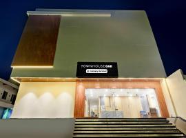 Super Townhouse Oak Army Aviation Base Jhansi, hotel in Jhansi