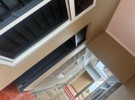 Ezma-homes, хотел с паркинг в Boma la Ngombe