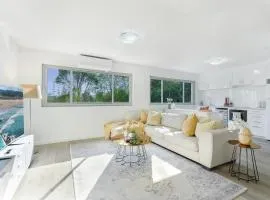 Luxry 6BR Home & Private Pool Near Collaroy Beach