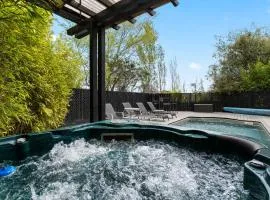 2BR plus Studio Pool & Spa Sleeps 8