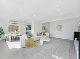 Self-Contained 3BR Upper-Level Unit Collaroy