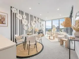 Chic 1BR with Pool, Near Canberra Hospital n Mall