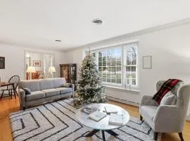 4 Mins to U of R! Spacious, Central Guest Suite!