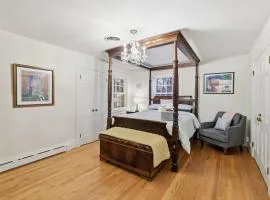 4 Mins to U of R! Spacious, Central Guest Suite!