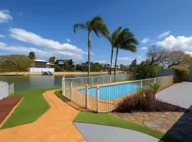 Stillwater Getaway - Waterfront House with Pontoon - Holiday Home