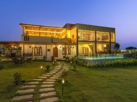 Blue Mirage Villa by StayJadePoolNr AirportBBQ