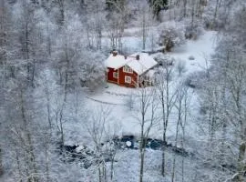 Vallevägen Country Retreat - Private Pond, Fireplace & Nature