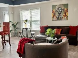 Private Garden Apartment Retreat near Lions Gate Studios