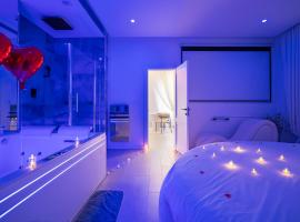 Love Suite Luxe, Lit rond 240, Jacuzzi XXL LED, hotel i Le Mans