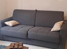 Appartement calme, lumineux, 4 personnes, parking, hotel in Mende