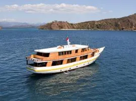 Phinisi Shared Boat Komodo