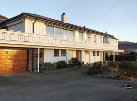 Rom med eget bad og fin utsikt Preikestolen Strand, hotel em Strand