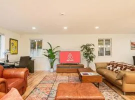 Modern 3BR House with BBQ Yard near Richmond Beach