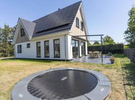 Serene Holiday Home in De Koog Texel with Sauna, Hotel in Westermient