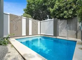 Coastal Chic with Heated Pool Quiet Location