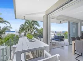 Coastal Chic with Heated Pool Quiet Location