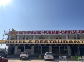 Jai Raghunandan Hotel, hotel Debāri városában