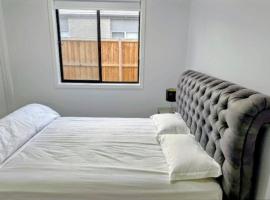 Privacy in this modern one bedroom seperate unit, hotel i Mickleham