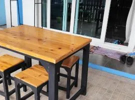 Maison rdc terrasse 2 chambres 90m 2clim a 10min de Patong