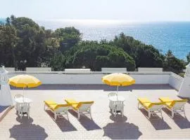 Sunflower Terrace One Bedroom Apartments by Delilah Collection