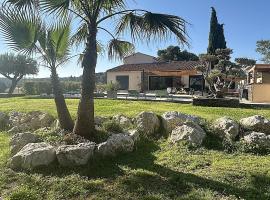 Superbe villa moderne avec vue sur la Sainte Victoire, Hotel in Cabriès