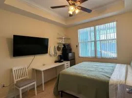 NEW Beach Escape - Queen Studio near Naples