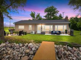 Happy Place Hideaway on Silver Lake, hotel a Wautoma