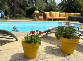 Retreat in the Gers with Pool, Bikes and Starry Skies, hotel a Barran