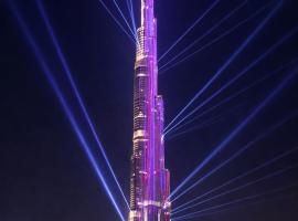 Luxury Studio Retreat! Heart of Downtown Dubai!, hotel a Sabkhah