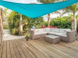 Family Friendly 2BR Villa in Downtown - 1 Block Walk to the Beach